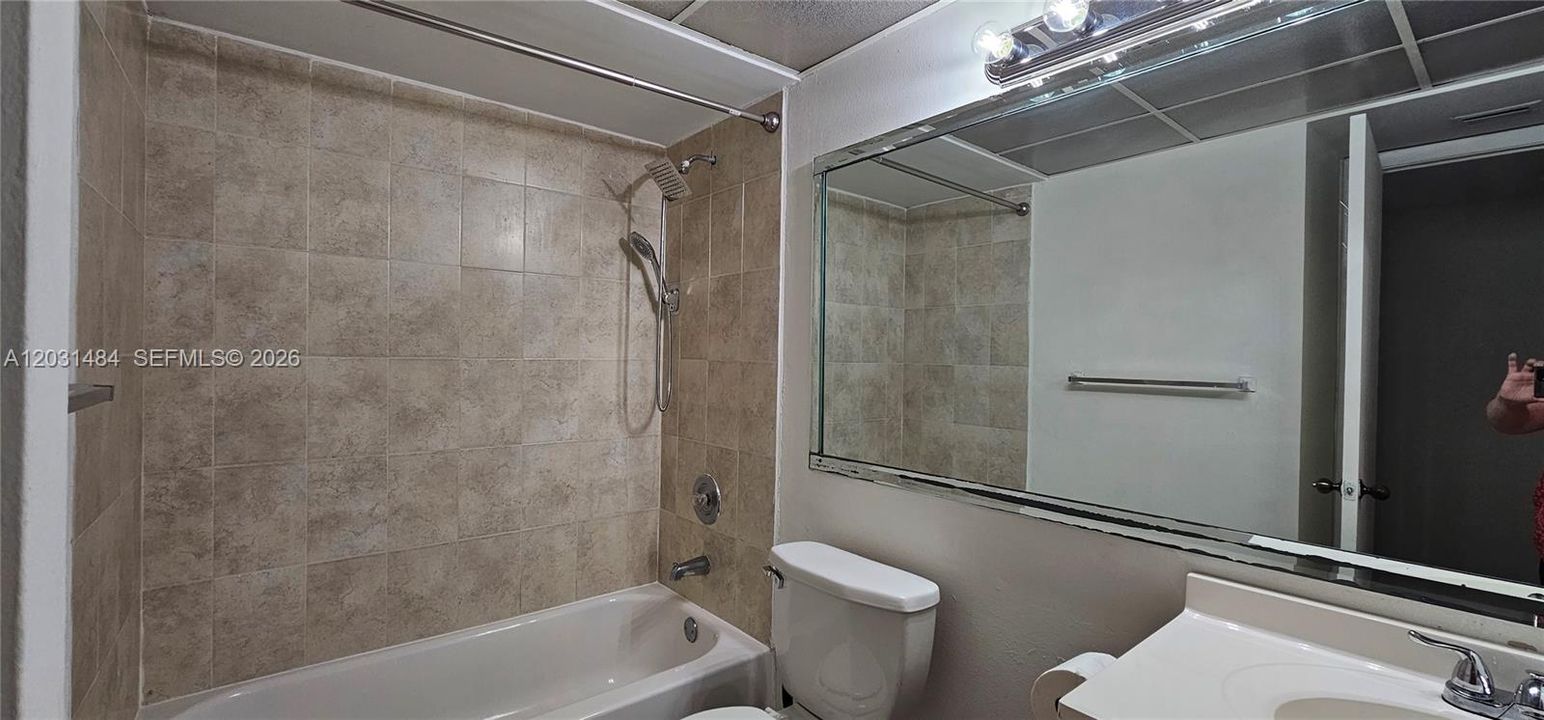 For Rent: $2,000 (1 beds, 1 baths, 710 Square Feet)