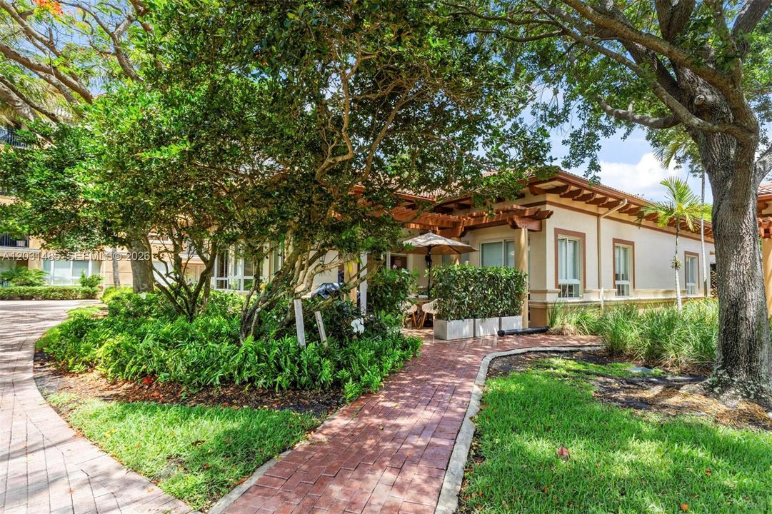 For Sale: $1,095,000 (3 beds, 2 baths, 2390 Square Feet)