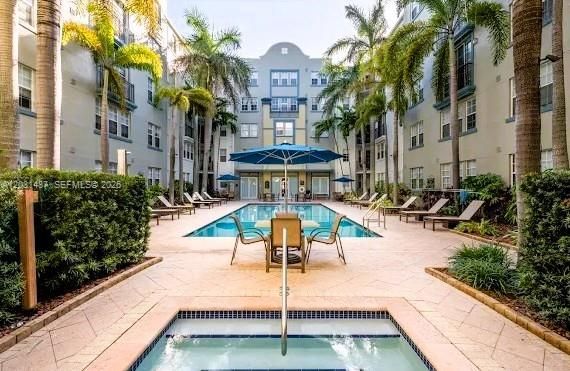 For Rent: $2,400 (1 beds, 1 baths, 780 Square Feet)