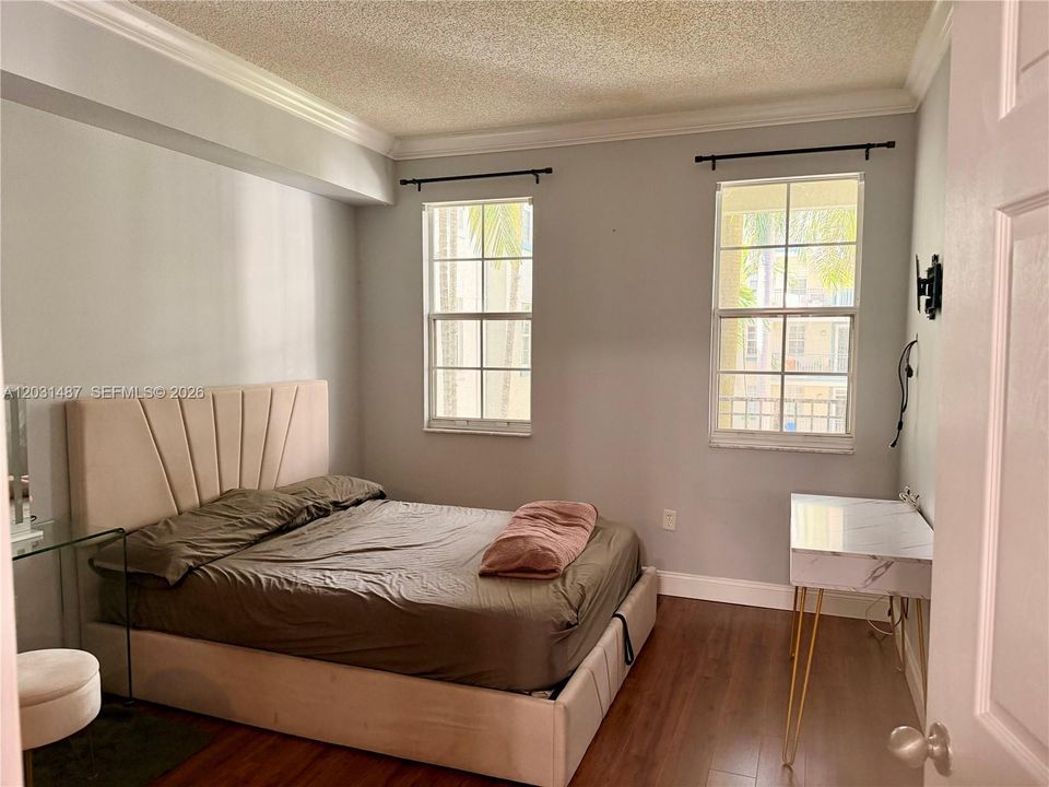 For Rent: $2,400 (1 beds, 1 baths, 780 Square Feet)
