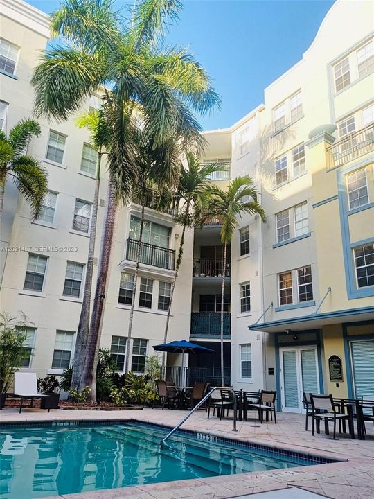 For Rent: $2,400 (1 beds, 1 baths, 780 Square Feet)