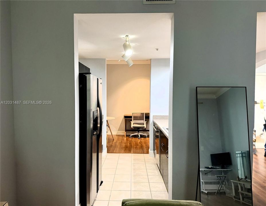 For Rent: $2,400 (1 beds, 1 baths, 780 Square Feet)