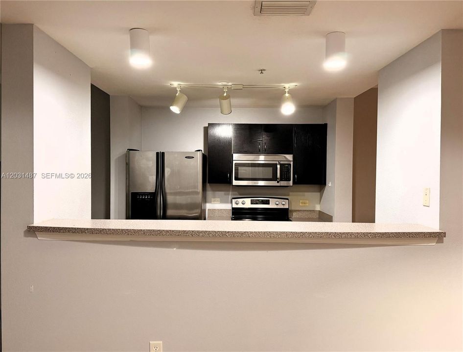 For Rent: $2,400 (1 beds, 1 baths, 780 Square Feet)