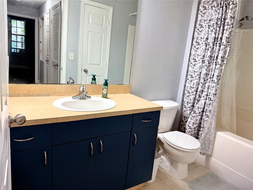 For Rent: $2,400 (1 beds, 1 baths, 780 Square Feet)