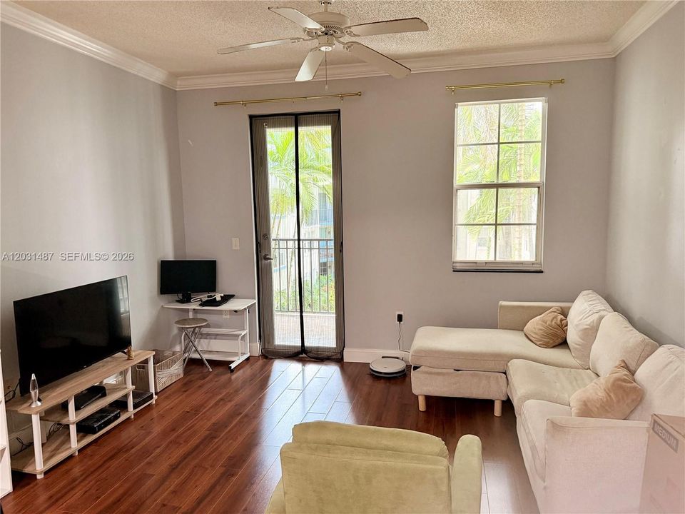 For Rent: $2,400 (1 beds, 1 baths, 780 Square Feet)