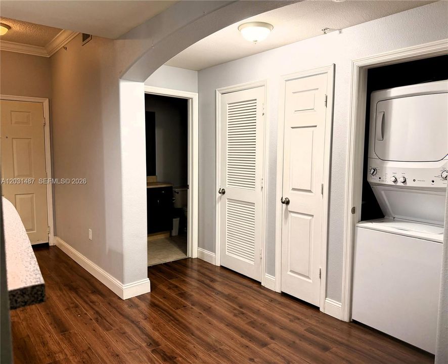 For Rent: $2,400 (1 beds, 1 baths, 780 Square Feet)