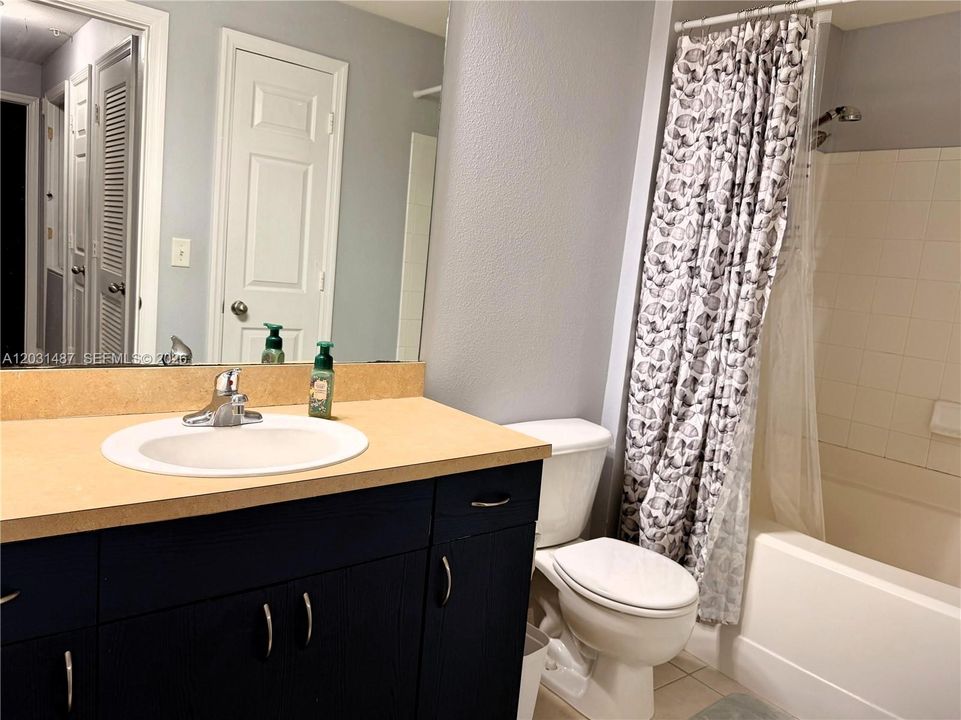 For Rent: $2,400 (1 beds, 1 baths, 780 Square Feet)