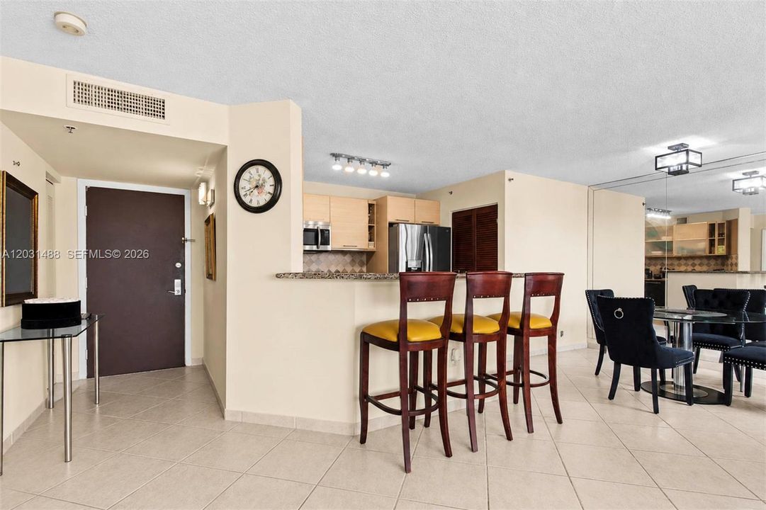 For Sale: $359,000 (1 beds, 1 baths, 750 Square Feet)