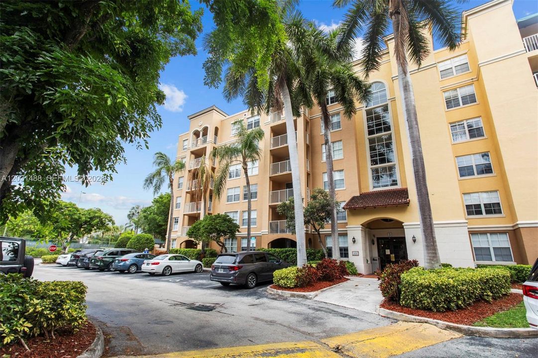 For Sale: $359,000 (1 beds, 1 baths, 750 Square Feet)
