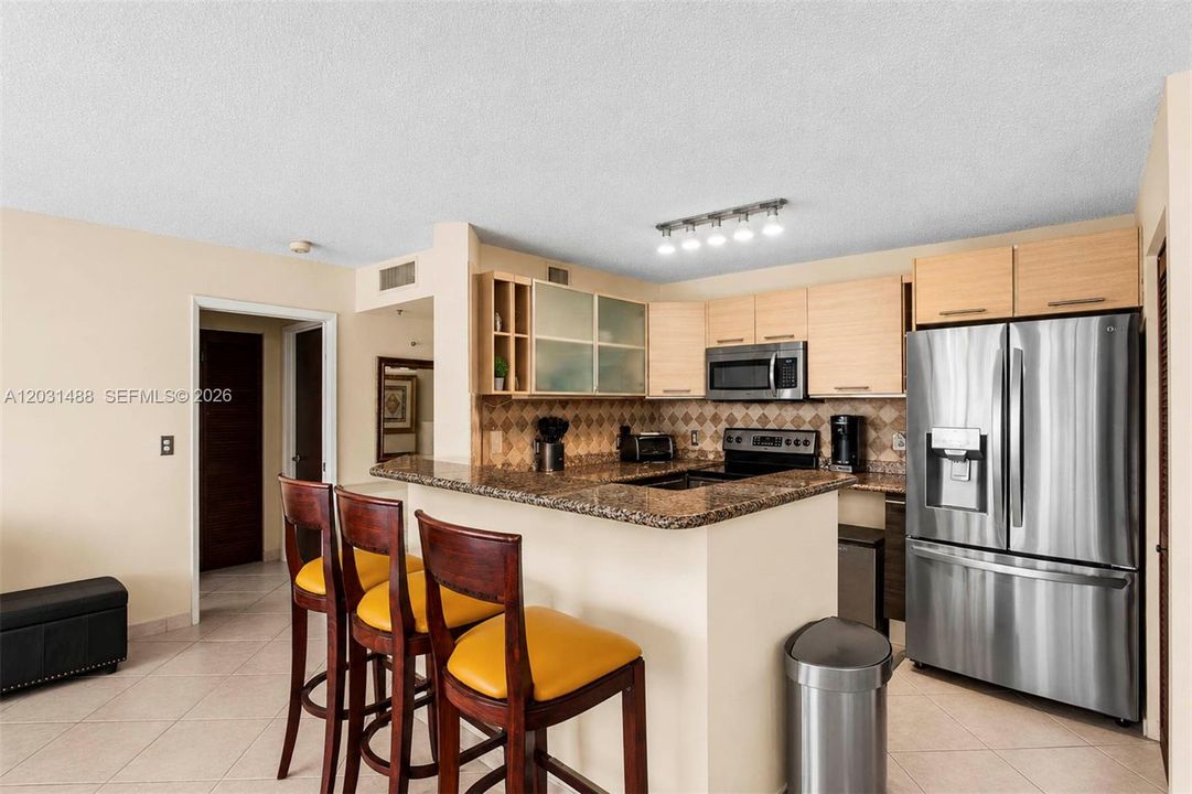 For Sale: $359,000 (1 beds, 1 baths, 750 Square Feet)