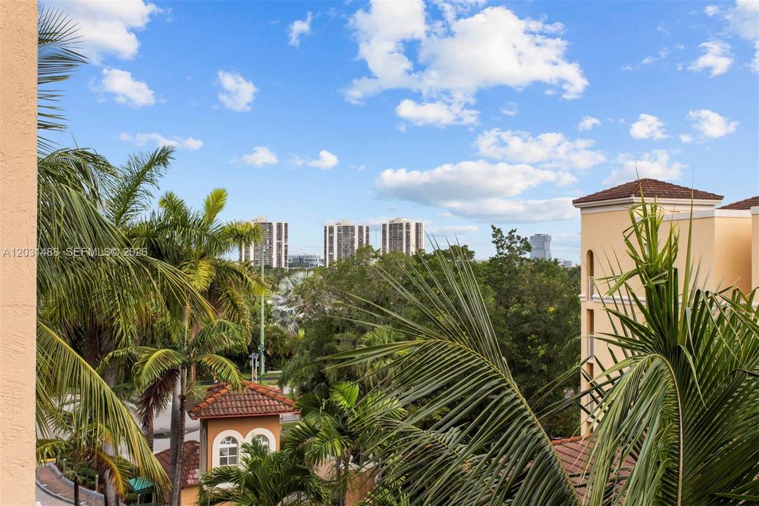 For Sale: $359,000 (1 beds, 1 baths, 750 Square Feet)