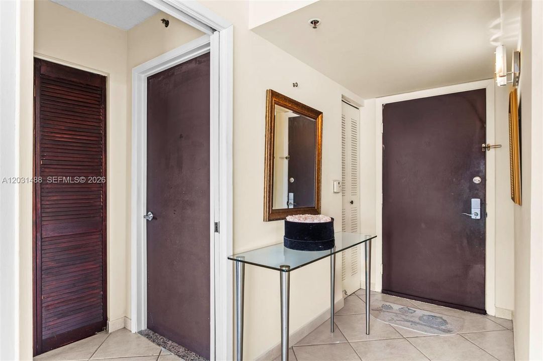 For Sale: $359,000 (1 beds, 1 baths, 750 Square Feet)