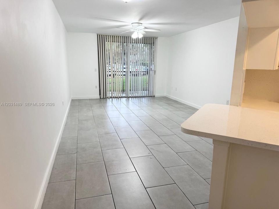 For Rent: $2,100 (1 beds, 1 baths, 810 Square Feet)