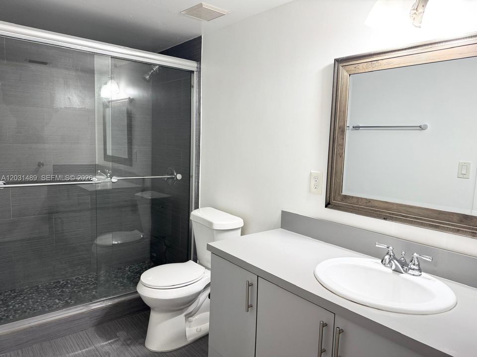 For Rent: $2,100 (1 beds, 1 baths, 810 Square Feet)
