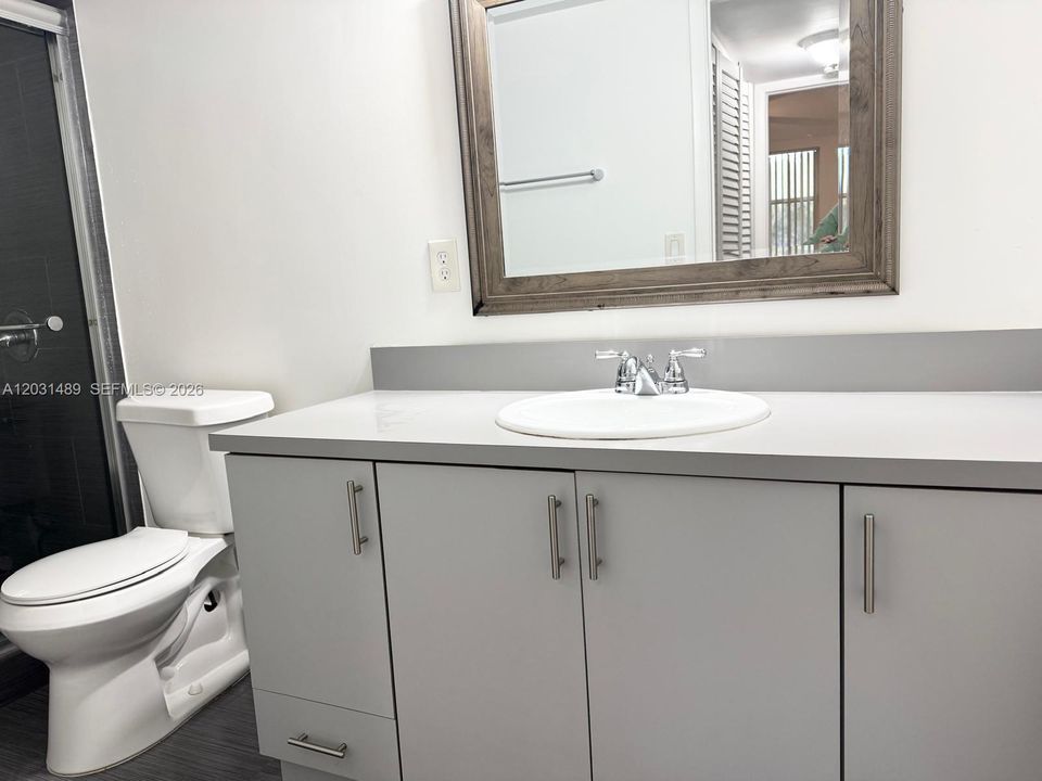 For Rent: $2,100 (1 beds, 1 baths, 810 Square Feet)
