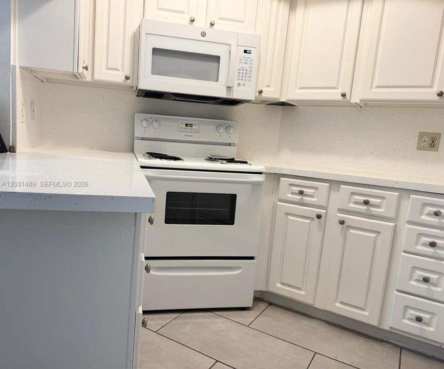 For Rent: $2,100 (1 beds, 1 baths, 810 Square Feet)