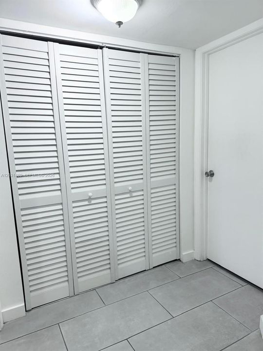 For Rent: $2,100 (1 beds, 1 baths, 810 Square Feet)