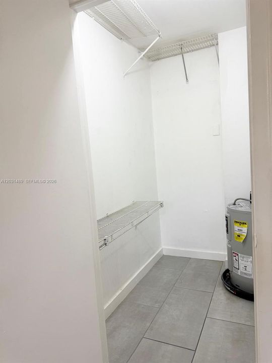 For Rent: $2,100 (1 beds, 1 baths, 810 Square Feet)