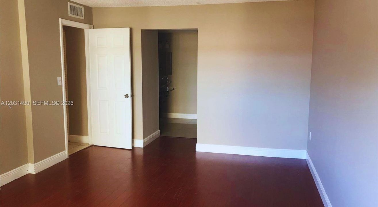 For Rent: $2,200 (2 beds, 2 baths, 1020 Square Feet)