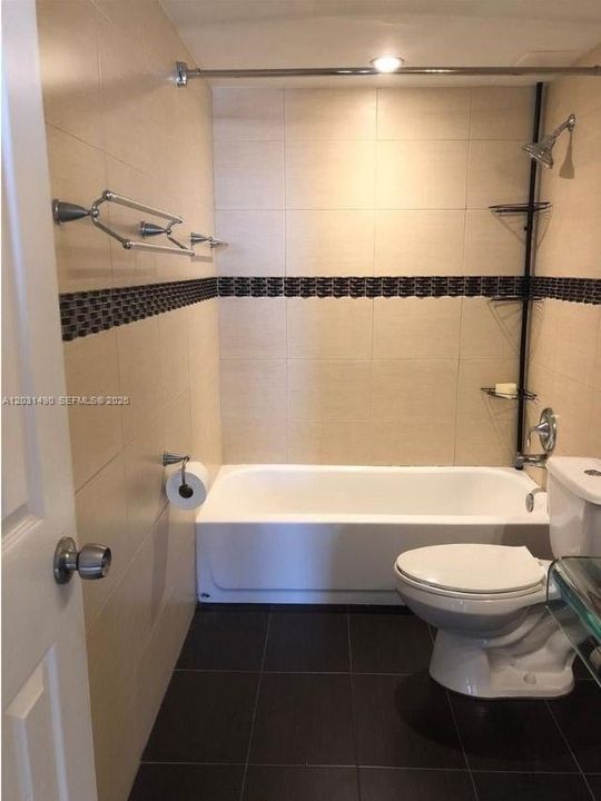For Rent: $2,200 (2 beds, 2 baths, 1020 Square Feet)