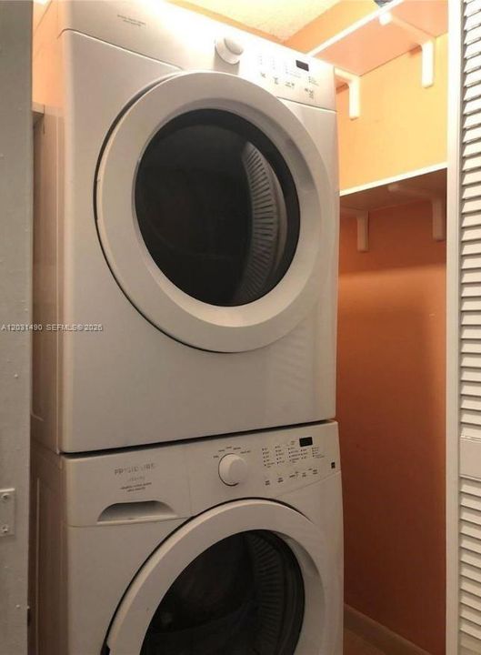 For Rent: $2,200 (2 beds, 2 baths, 1020 Square Feet)