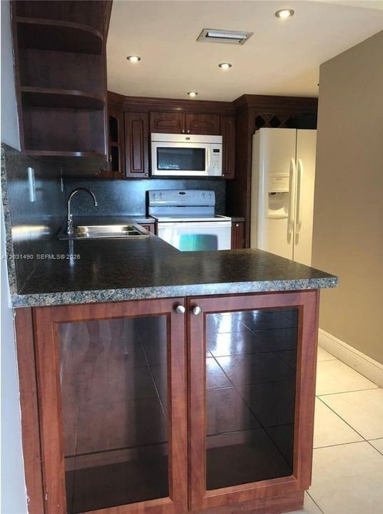 For Rent: $2,200 (2 beds, 2 baths, 1020 Square Feet)