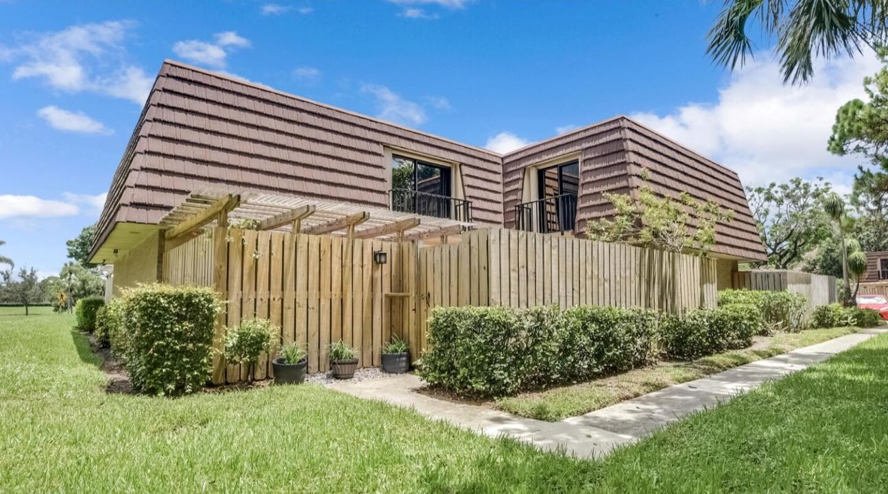 121 1st Lane Palm Beach Gardens