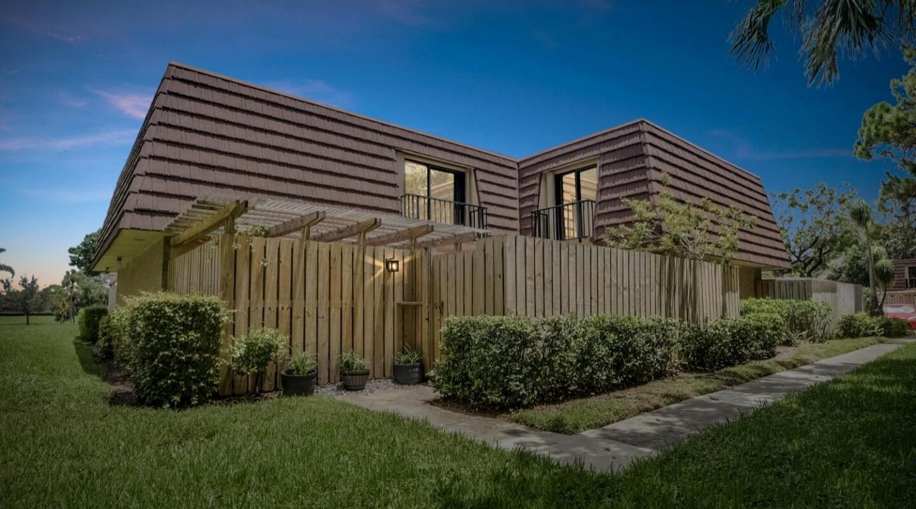 121 1st Lane Palm Beach Gardens