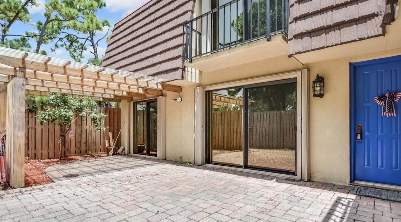121 1st Lane Palm Beach Gardens