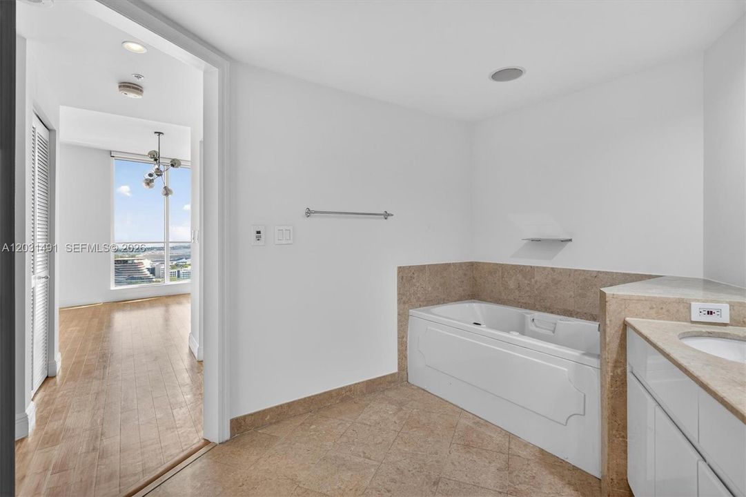 For Sale: $1,195,000 (1 beds, 2 baths, 1440 Square Feet)