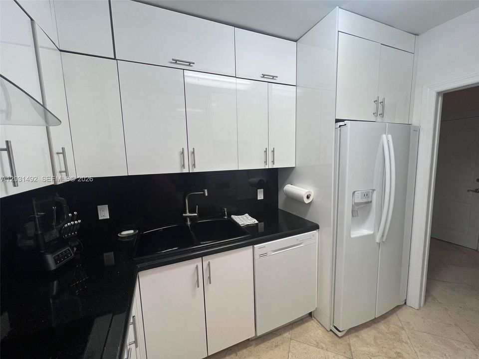 For Rent: $6,000 (2 beds, 2 baths, 1490 Square Feet)