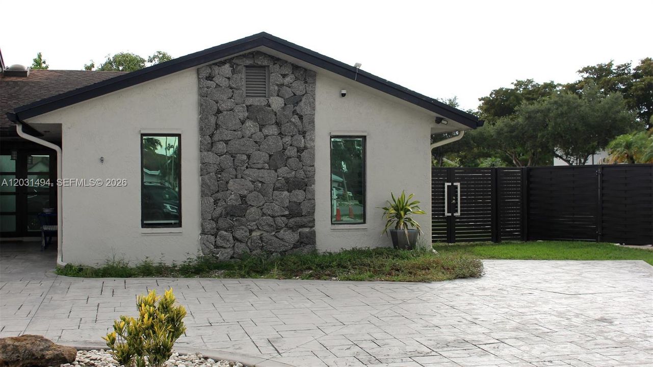 For Sale: $1,149,500 (4 beds, 2 baths, 2599 Square Feet)