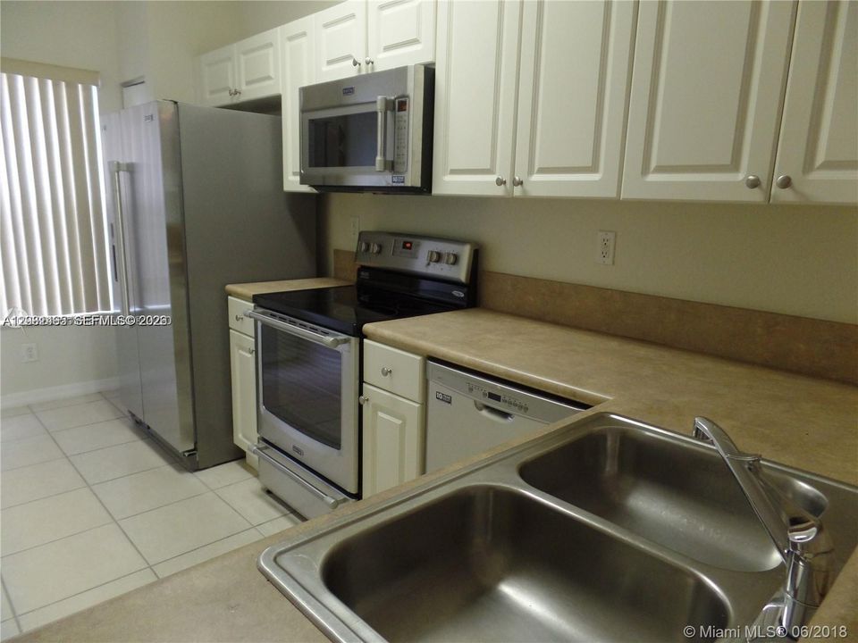 For Sale: $415,000 (2 beds, 2 baths, 1067 Square Feet)
