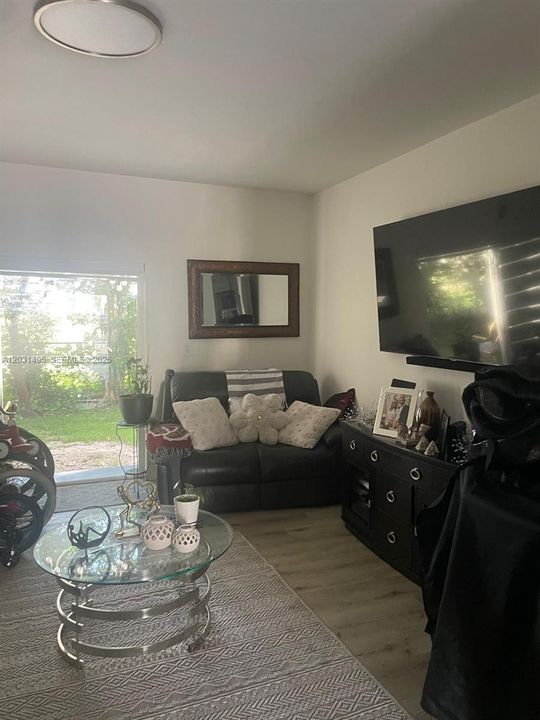 En Venta: $395,000 (2 camas, 2 baños, 1067 Pies cuadrados)