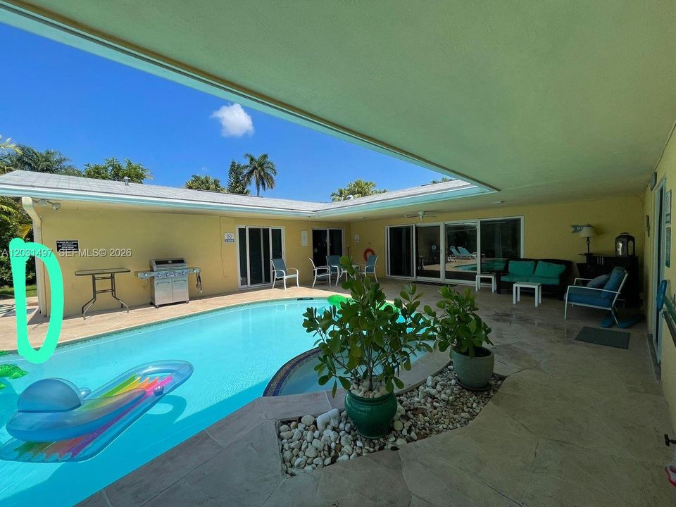 En Renta: $7,499 (3 camas, 3 baños, 2167 Pies cuadrados)
