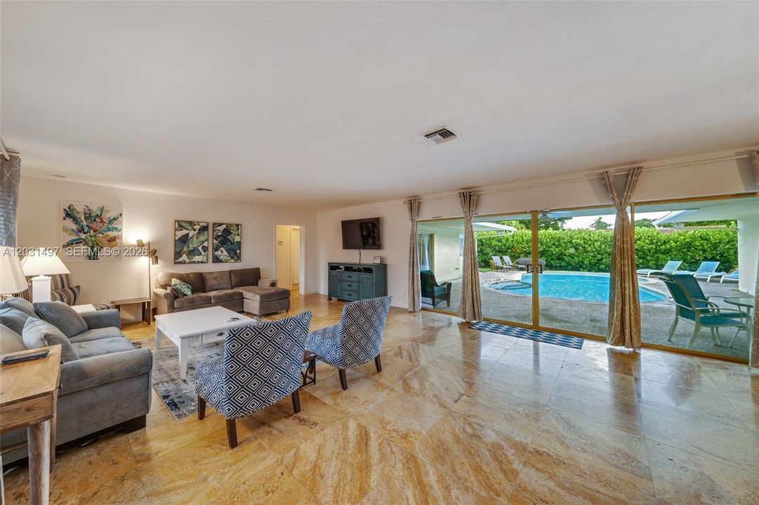 En Renta: $7,499 (3 camas, 3 baños, 2167 Pies cuadrados)
