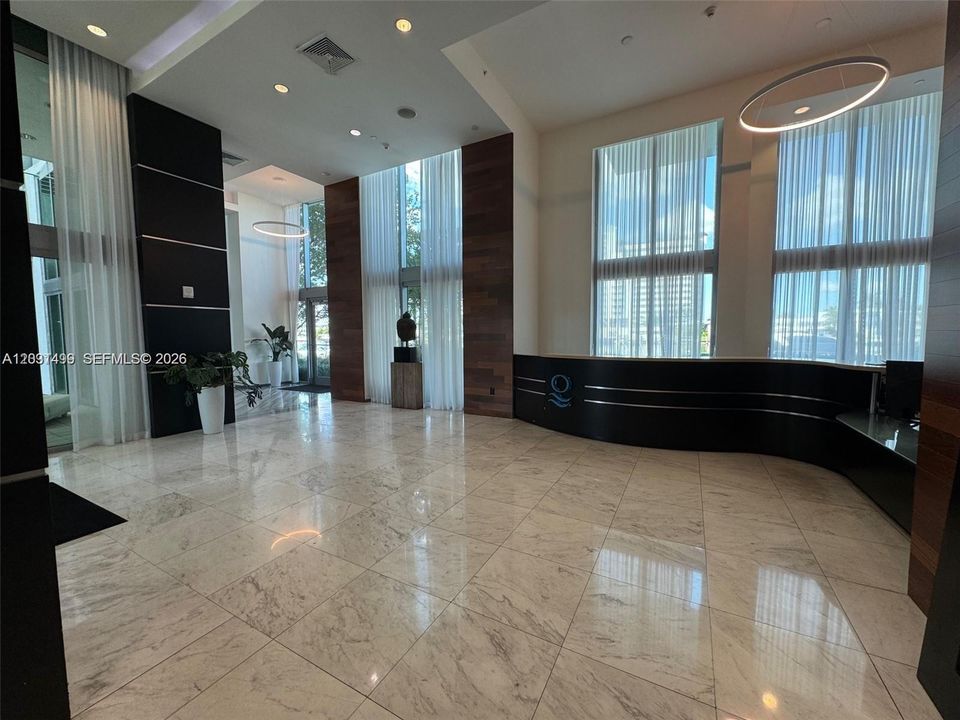 For Sale: $440,000 (2 beds, 2 baths, 840 Square Feet)