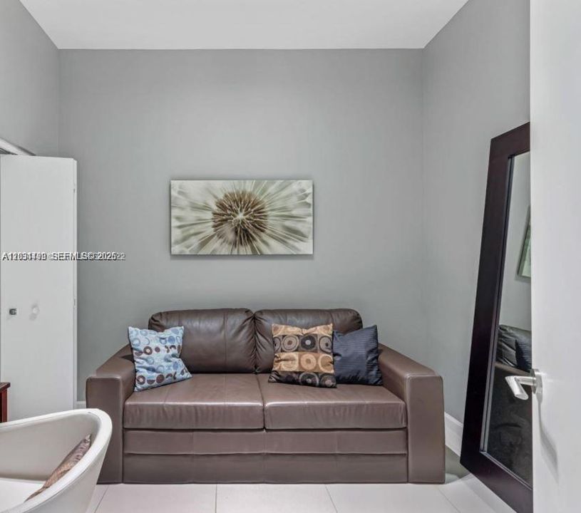 For Sale: $440,000 (2 beds, 2 baths, 840 Square Feet)