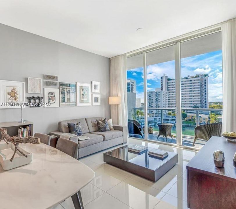 For Sale: $440,000 (2 beds, 2 baths, 840 Square Feet)