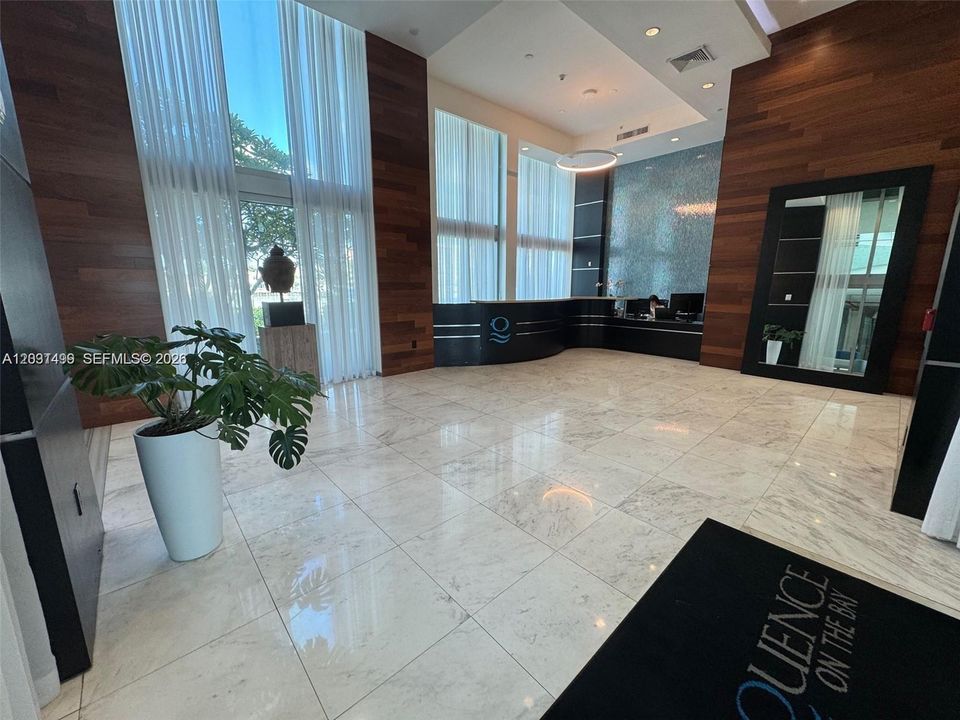 For Sale: $440,000 (2 beds, 2 baths, 840 Square Feet)