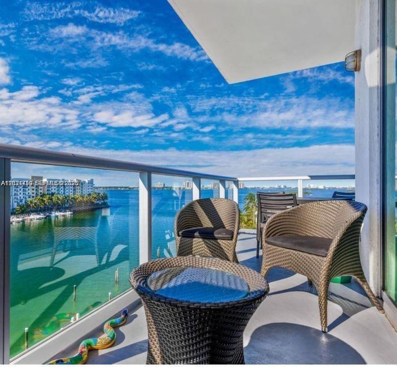 For Sale: $440,000 (2 beds, 2 baths, 840 Square Feet)