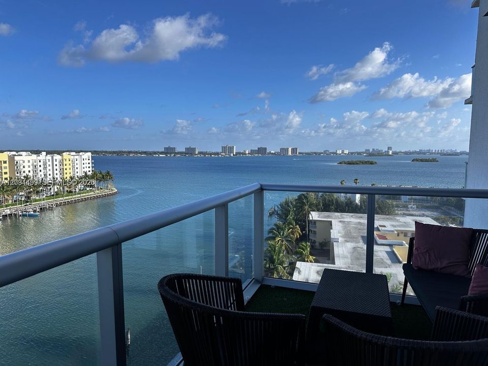 For Sale: $440,000 (2 beds, 2 baths, 840 Square Feet)