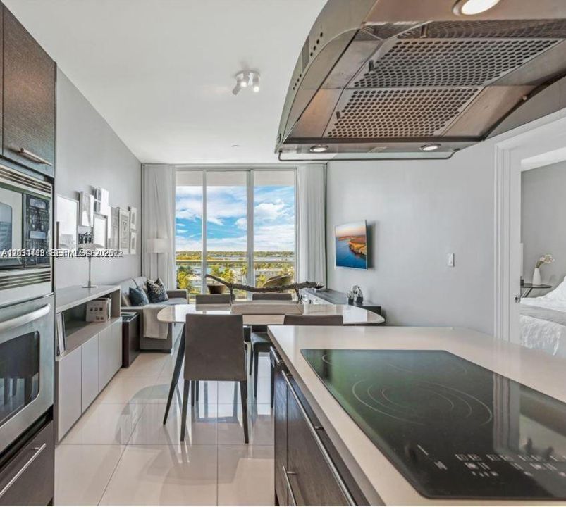 For Sale: $440,000 (2 beds, 2 baths, 840 Square Feet)