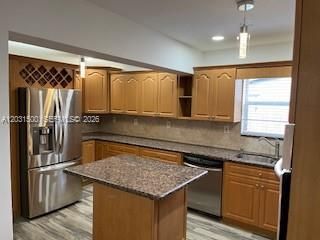 For Rent: $3,850 (4 beds, 2 baths, 1296 Square Feet)