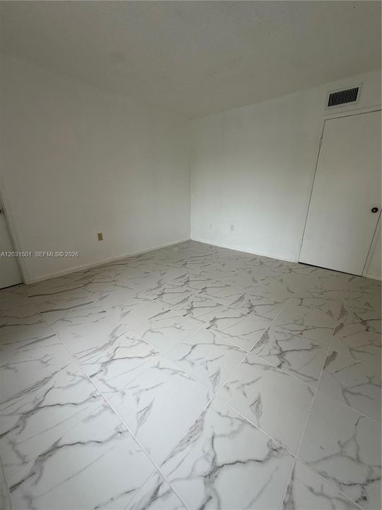For Rent: $2,300 (2 beds, 2 baths, 938 Square Feet)