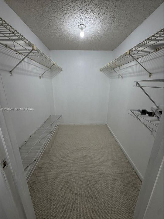 For Rent: $2,300 (2 beds, 2 baths, 938 Square Feet)