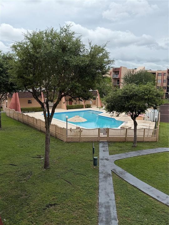 For Rent: $2,300 (2 beds, 2 baths, 938 Square Feet)
