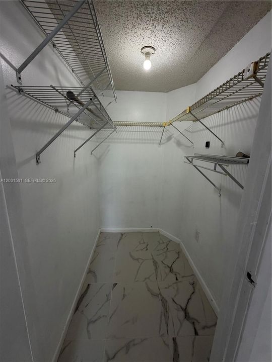 For Rent: $2,300 (2 beds, 2 baths, 938 Square Feet)
