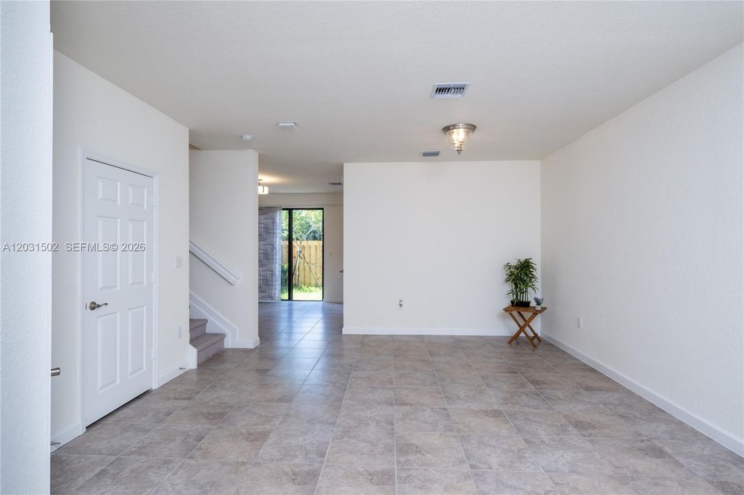 For Rent: $3,350 (3 beds, 2 baths, 1706 Square Feet)