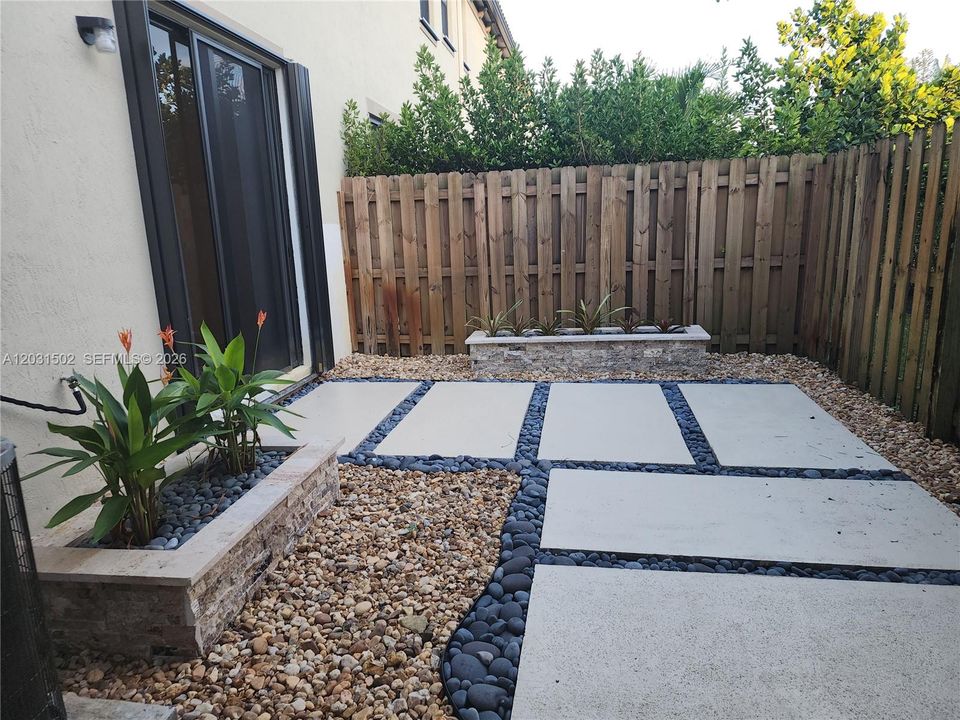 For Rent: $3,350 (3 beds, 2 baths, 1706 Square Feet)